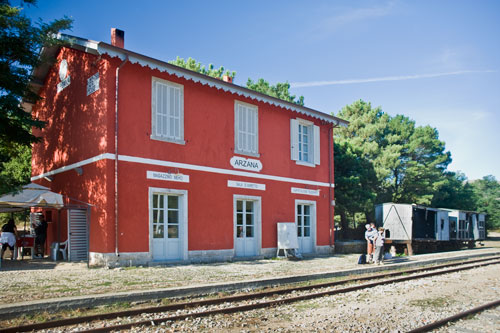 am Bahnhof von Arzana