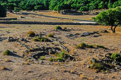 Nuraghe Loelle, Gigantengrab