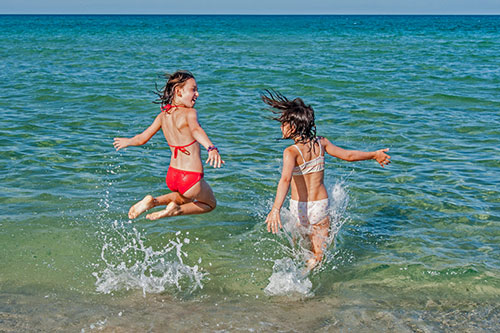 Kinder am Strand