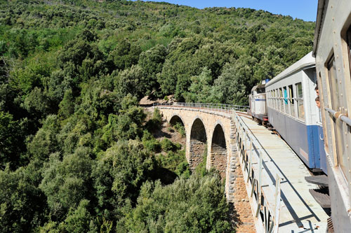 mit dem Trenino Verde durch die Berge der Barbagia