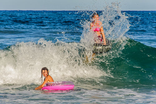 hohe Wellen am Strand