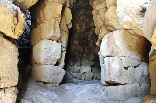 Nuraghe Sa Jua, Innenraum